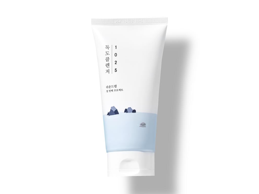 -30% Мягкая пенка для умывания с морской водой Round Lab 1025 Dokdo Cleanser, 150 мл.